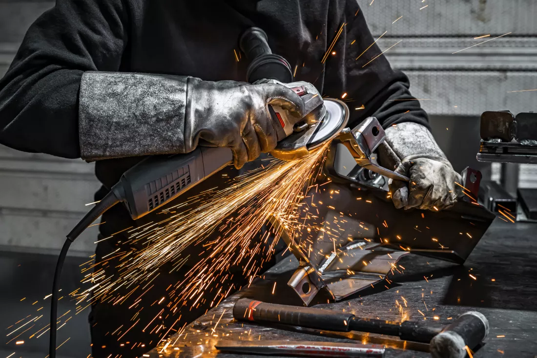 view-worker-grinding-piece-metal